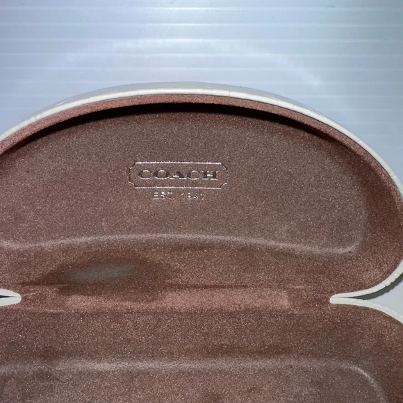 Coach Cream Beige Brown Signature Glasses Hard case
One Size Not Perfect - Picture 7 of 7
